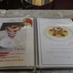 シュトラウス - ストロベリーパフェ、エルドベアパラチンケンでメニューは以上です。