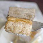 シュトラウス - 中のコーヒークリームは、コーヒー独特の苦味と甘さが絡んでなかなかのうまさ！洋物ケーキらしい力強い甘さが特徴的な一品でした。