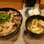 牛照り焼き丼800(税込)
