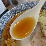 手打ちラーメン 清仁軒 - 【2017.8.28(月)】手打ちラーメン(大盛・260g)730円のスープ
