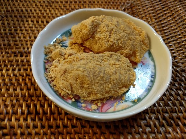 『湯村温泉名物 【栃もち】』by 甘辛ダチョウ : 総本家 栃泉 - 新温泉町その他/和菓子 [食べログ]