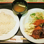 外で待っている間にオーダーを聞いてもらえるので店内に入ってからはすぐにお料理が運ばれてきたよ。ボキが注文したのはCセット・合挽ハンバーグ、エビフライ、カニクリームコロッケ(ライス、みそ汁付)1050円