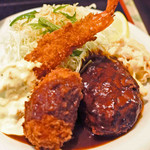 ハンバーグはジューシー、エビフライはサクサク衣に海老も大きい、クリームコロッケも衣がサクッと、カニ風味のクリームソースがめちゃめちゃ美味しい。これで1050円はお値打ちだよね～♪