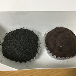 えくぼや - おはぎ（胡麻と粒餡）