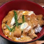 神戸百番 - かつ丼680円