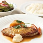 西洋肉料理 岡 - ランチ（ハンバーグの自家製マヨネーズ添え　1150円）