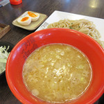 つけ麺 海鳴 - 黄金の鶏白湯つけ麺 麺200g(半熟玉子) キャベツ付き 850円。