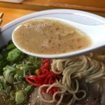 コクと旨味が凝縮すれた豚骨スープ