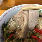 肉肉しいジューシーなチャーシュー