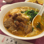 京華樓 - 牛バラ肉刀削麺。