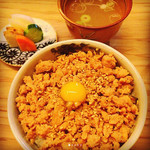 焼き鳥とワイン 萬鳥 - 