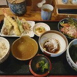 季泉 - 角煮・天ぷらがいただける夕食付きプランの定食です。