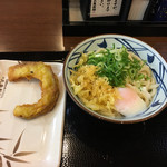 丸亀製麺 - 釜玉うどん並とかぼちゃ天で450円