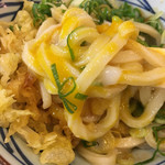 丸亀製麺 - 釜玉うどんのアップ