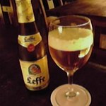 ル・モニュマンブルー - レフブロンド。フルーティなベルギービール