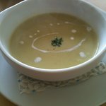 ビストロKIMURA - Aランチ1,200円そら豆のスープ