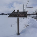 この看板の道を奥へ入ります！