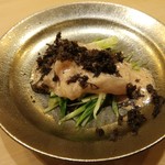 鮨 しゅん輔 - カワハギ肝和え 黒トリュフをかけて 胡瓜とともに