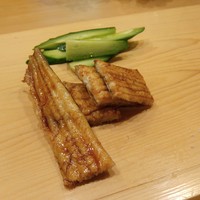 鮨 しゅん輔 阿佐ヶ谷 - 焼き穴子 胡瓜をそえて