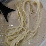 麺や而今 - 煮干しのumami～ニボシソワーズ～(冷し)-麺浮く