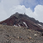 頂上富士館 - 山頂からさらに登って剣が峰へ