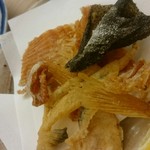 割烹 やました - 揚がった鰈のあら。