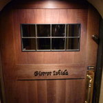 ビストロいしだ - この小さい扉が隠れ家感、倍増です♪