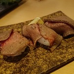 肉寿司 イタリアンバル 閂 - タンの握り