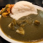 ワールドキッチン - ほうれん草とじゃが芋カレー