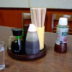 山田ホームレストラン - テーブル