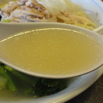 牡丹園 - 澄み切った鶏がらスープ.