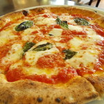 72240400 - ナポリ産のモッツァレラチーズとトマトソース、香り豊かなバジルがイタリアンカラーを織りなす至極の1枚!!!!　マルゲリータ