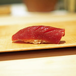 赤身の漬けの握り