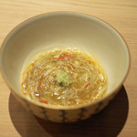 紀尾井町 三谷 - 噴火湾の毛ガニの身をほぐして味噌と蒸しあげたお椀