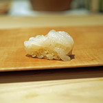 紀尾井町 三谷 - 富山湾の白エビの握り