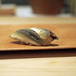 紀尾井町 三谷 - 琵琶湖の稚鮎の握り