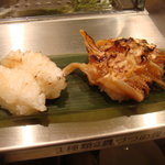 魚がし日本一 立喰寿司 - えんがわといかげそ(マヨネーズ)