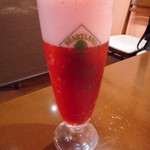 ビストロ アオキ - モナコは、ビールにグレナデンシロップを入れたカクテル