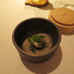 AZUR et MASA UEKI - 淡路産鱧ととうもろこしのムース　鱧と金時草のコンソメスープ