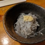 天史朗鮨 - 生シラス　酢を掛けてさっぱりと頂きます