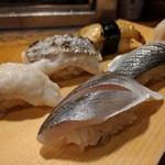 天史朗鮨 - 握り（石垣貝、炙り太刀魚、炙り〆ゴマ鯖、酢〆カマス、コハダ）