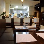 ビストロヒマワリ - 店内の雰囲気