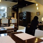 ビストロヒマワリ - 店内の雰囲気