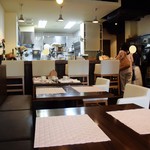 ビストロヒマワリ - 店内の雰囲気