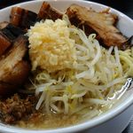 まるぎん二号 - （2017.8.29）ラーメン大盛、肉マシ、醤油、カタメ、ニンニクまし、脂まし　別角度