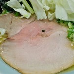 ラーメン よし家 - チャーシューは柔らかく美味しい。