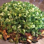 京都 下町のお好み焼き 昌・べた焼きの専門店 - イカ・スジべた焼きネギトッピング