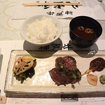 神戸牛 八坐和 - 神戸牛サービスステーキ
