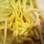 富良野ラーメン   - 太めのちぢれ麺