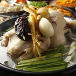 Kankokuryouri Dokadoka - 自家製の參鶏湯（サンゲタン） とても体に良いですよ